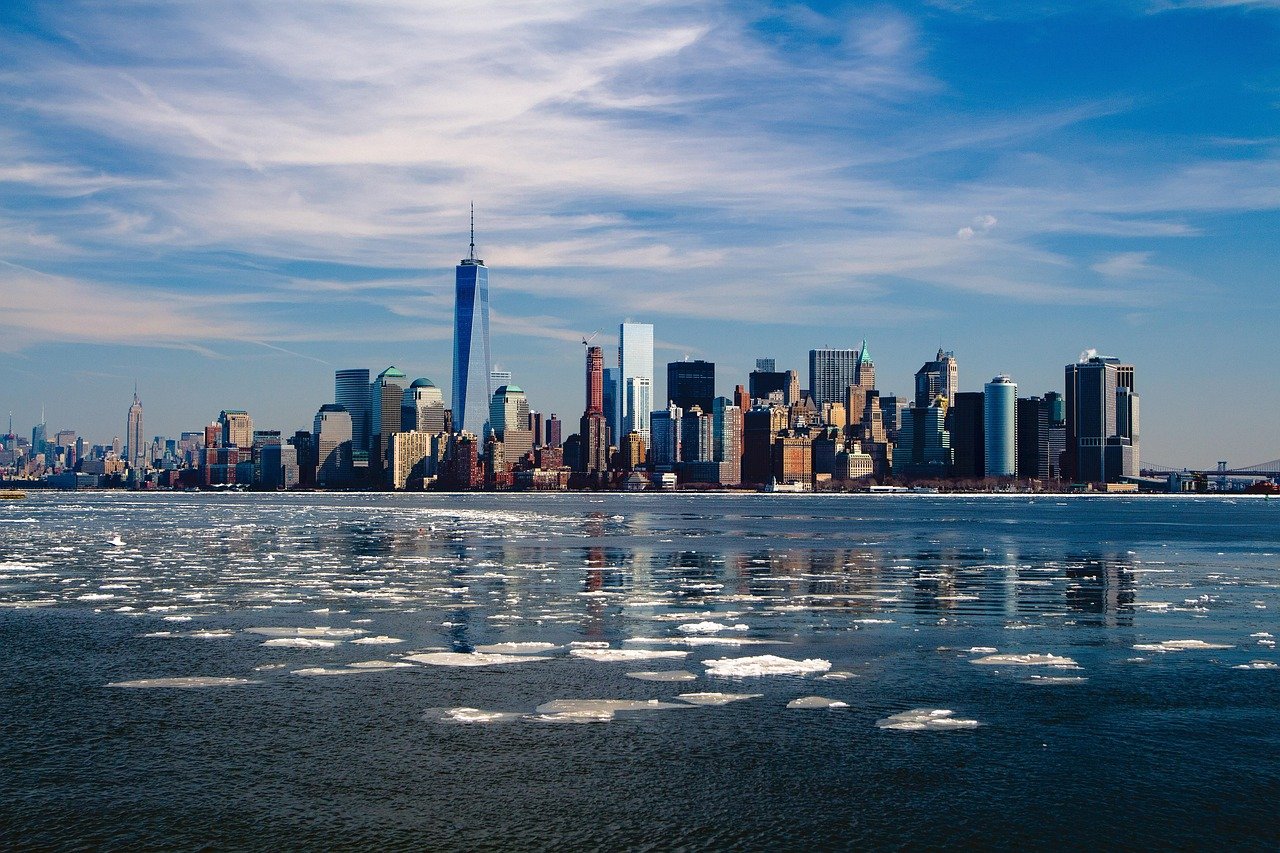 découvrez new york, la ville qui ne dort jamais : ses gratte-ciel emblématiques, ses quartiers animés, ses musées célèbres et une énergie unique qui attire des visiteurs du monde entier.