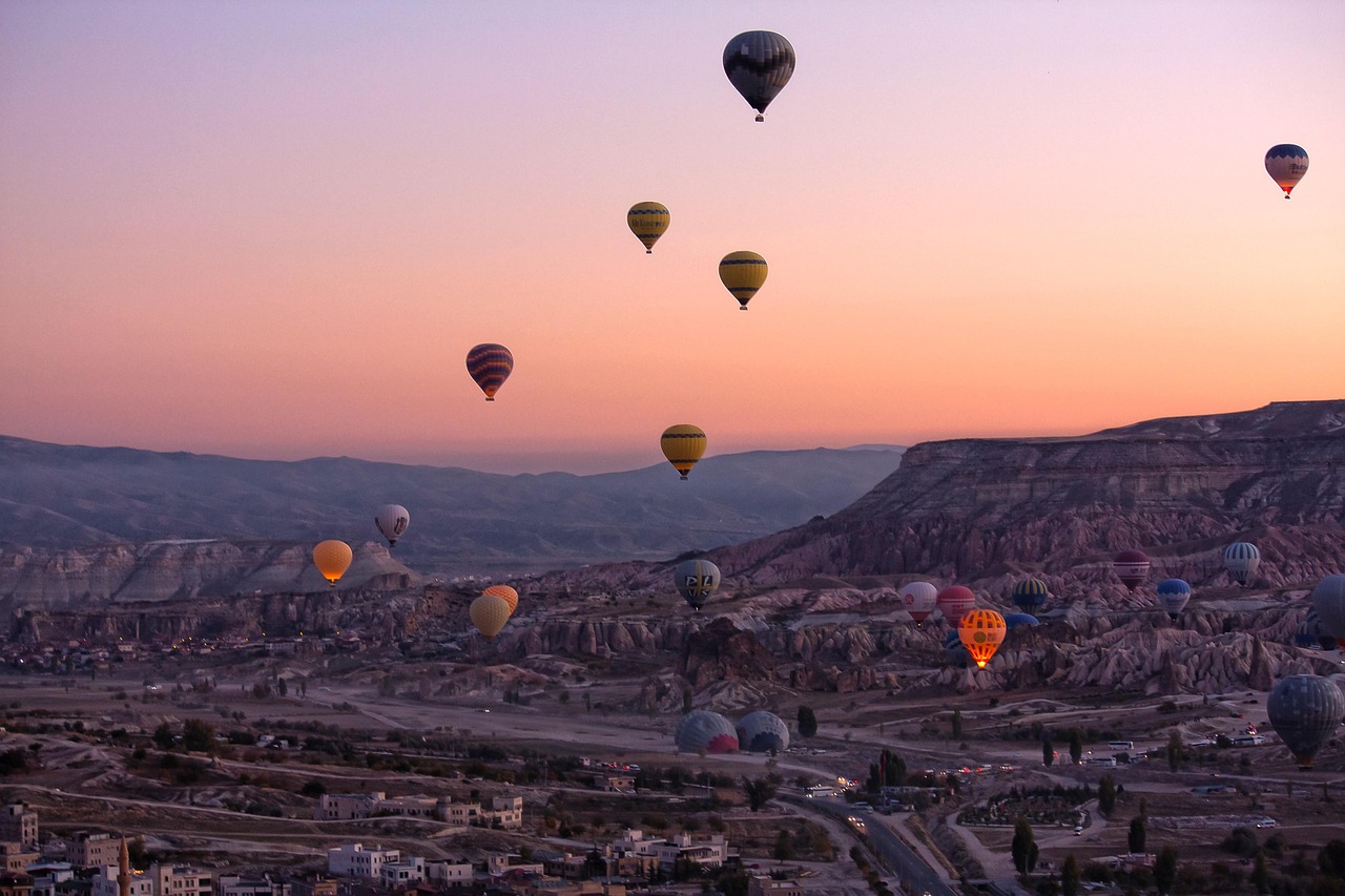 découvrez les attractions touristiques incontournables, des sites historiques aux merveilles naturelles, pour planifier votre voyage parfait.