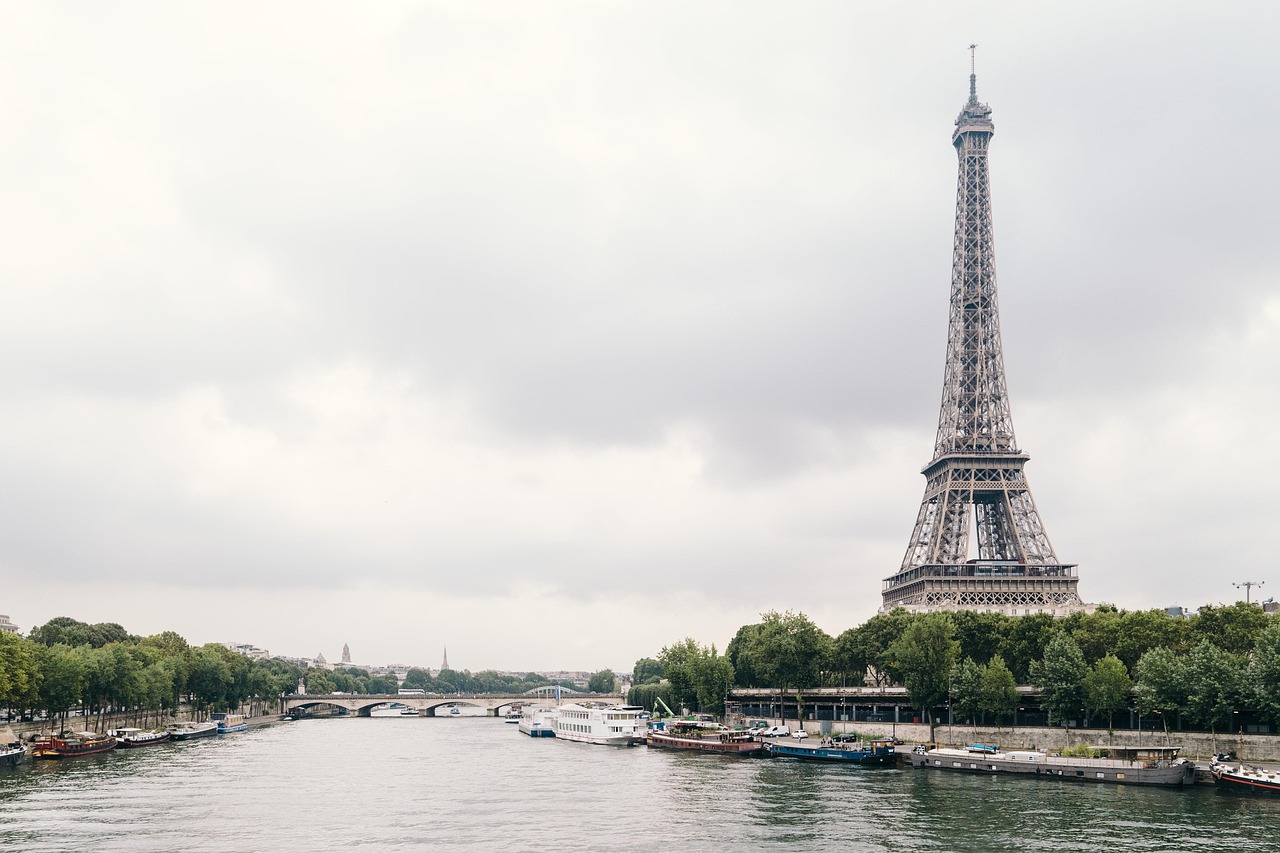 découvrez les restaurants parisiens incontournables à visiter en 2025 pour une expérience culinaire inoubliable au cœur de la capitale française.