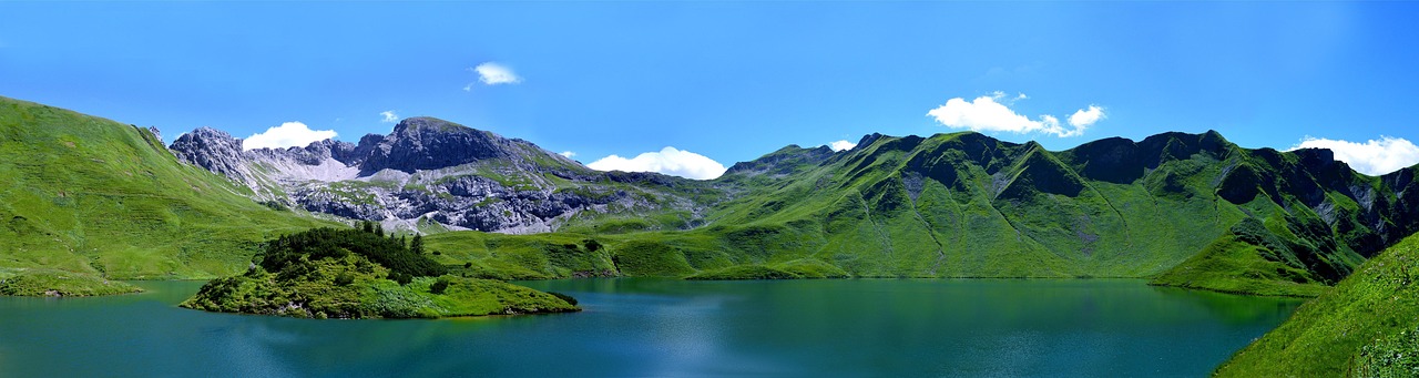 découvrez les alpes mancelles, un joyau naturel situé entre la sarthe, l'orne et la mayenne. profitez de ses paysages vallonnés, ses villages pittoresques et ses nombreuses activités de plein air pour une escapade pleine de charme et d’authenticité.