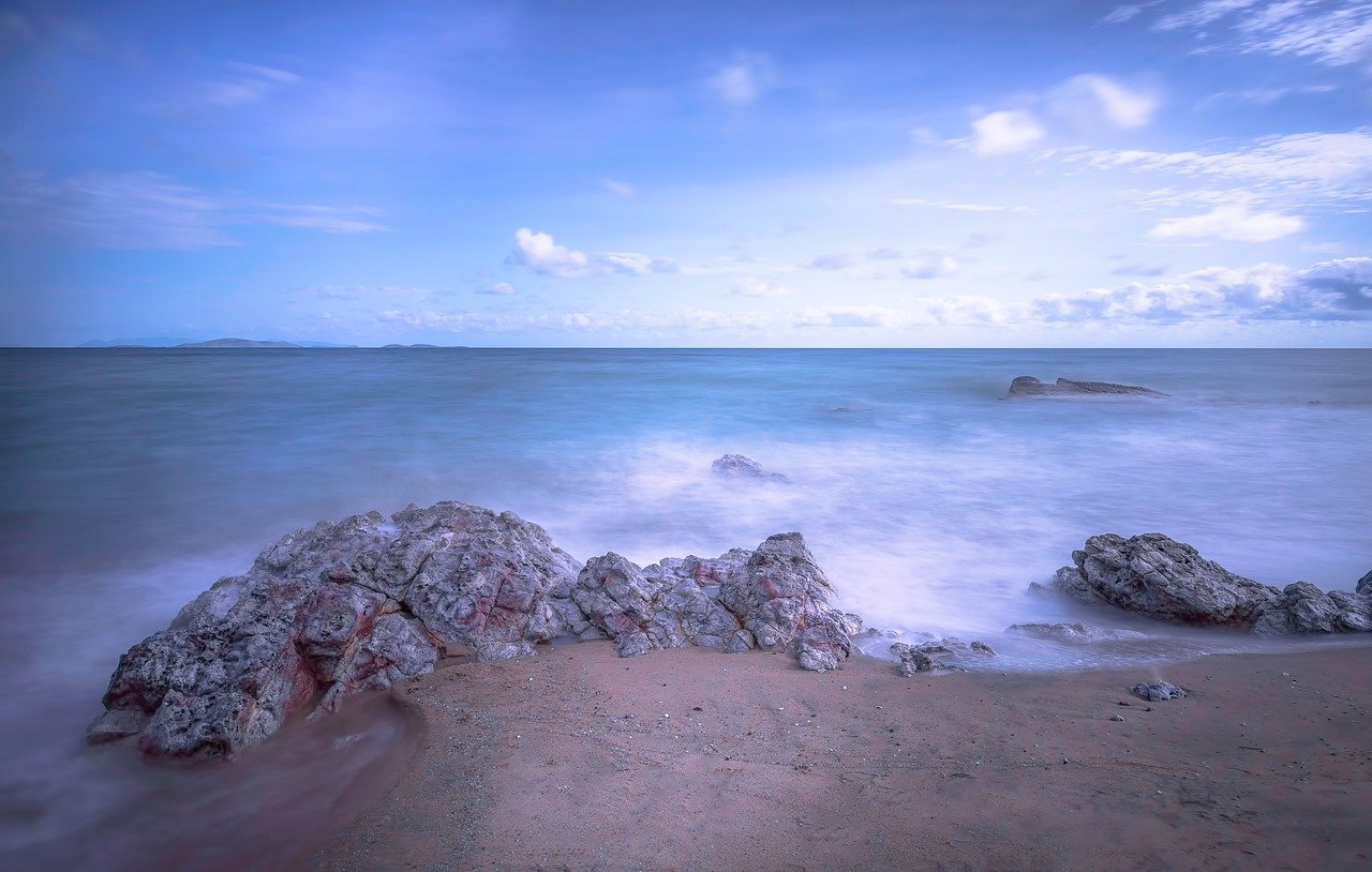 découvrez les plages naturelles à couper le souffle, où la beauté du paysage rencontre la tranquillité. évadez-vous sur ces rivages préservés, entre sable fin et eaux cristallines, idéaux pour la détente, les activités en plein air et l'exploration de la faune marine.