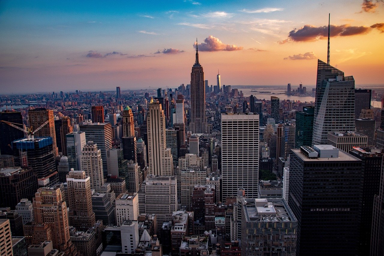 participez à l'un des événements les plus emblématiques du monde : le marathon de new york. rejoignez des coureurs du monde entier en parcourant les cinq arrondissements de la ville, dans une atmosphère festive et inspirante. découvrez l'énergie unique de new york tout en atteignant vos objectifs de course.