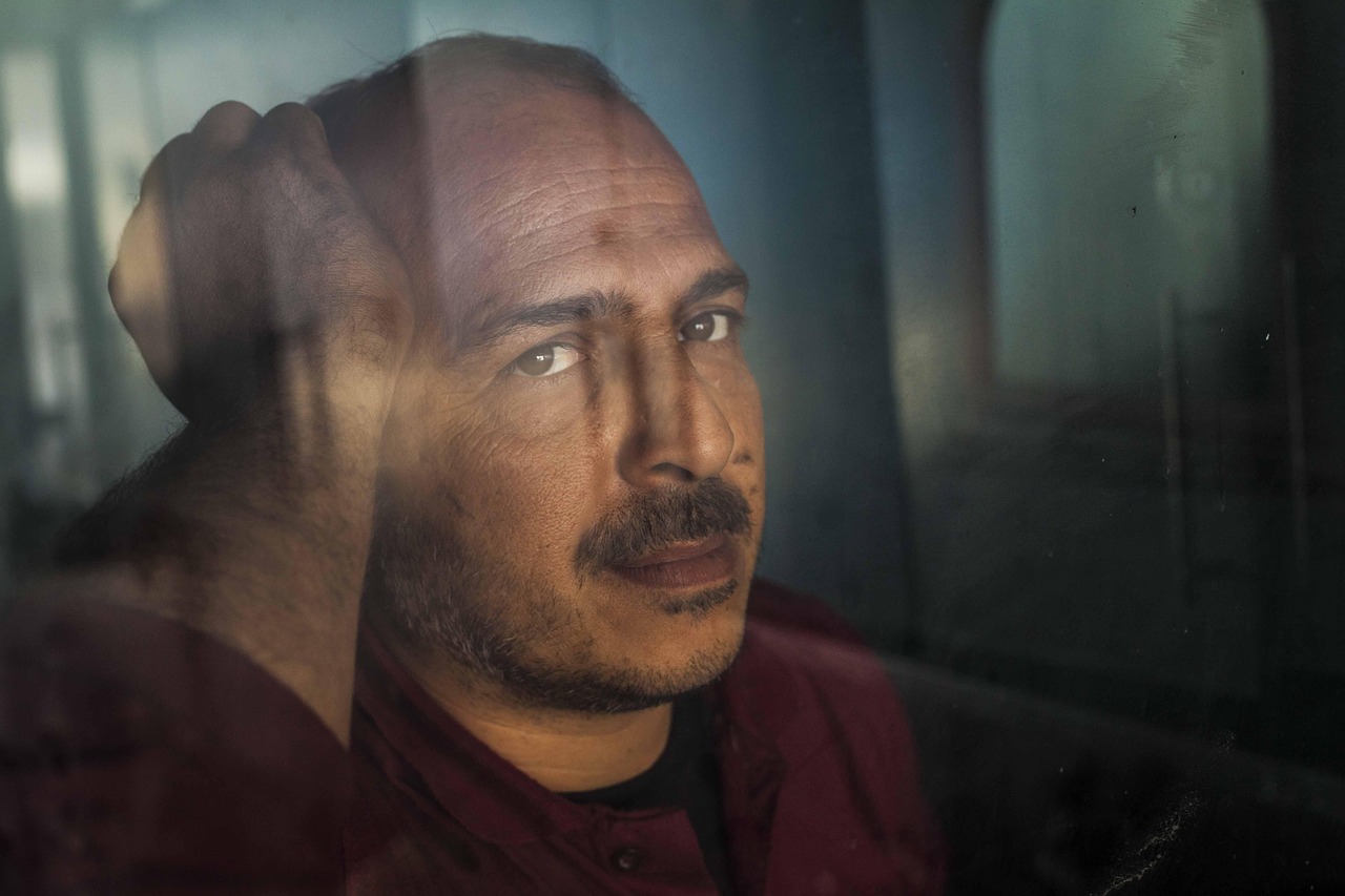 découvrez l'introspection, une démarche personnelle visant à explorer ses pensées, ses émotions et ses motivations pour mieux se connaître et favoriser le développement personnel.
