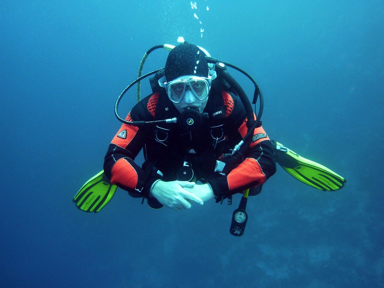 découvrez le monde fascinant de la plongée : explorez les récifs coralliens, admirez la faune marine et vivez des aventures sous-marines inoubliables. parfait pour les amateurs de sensations fortes et les amoureux de la nature.