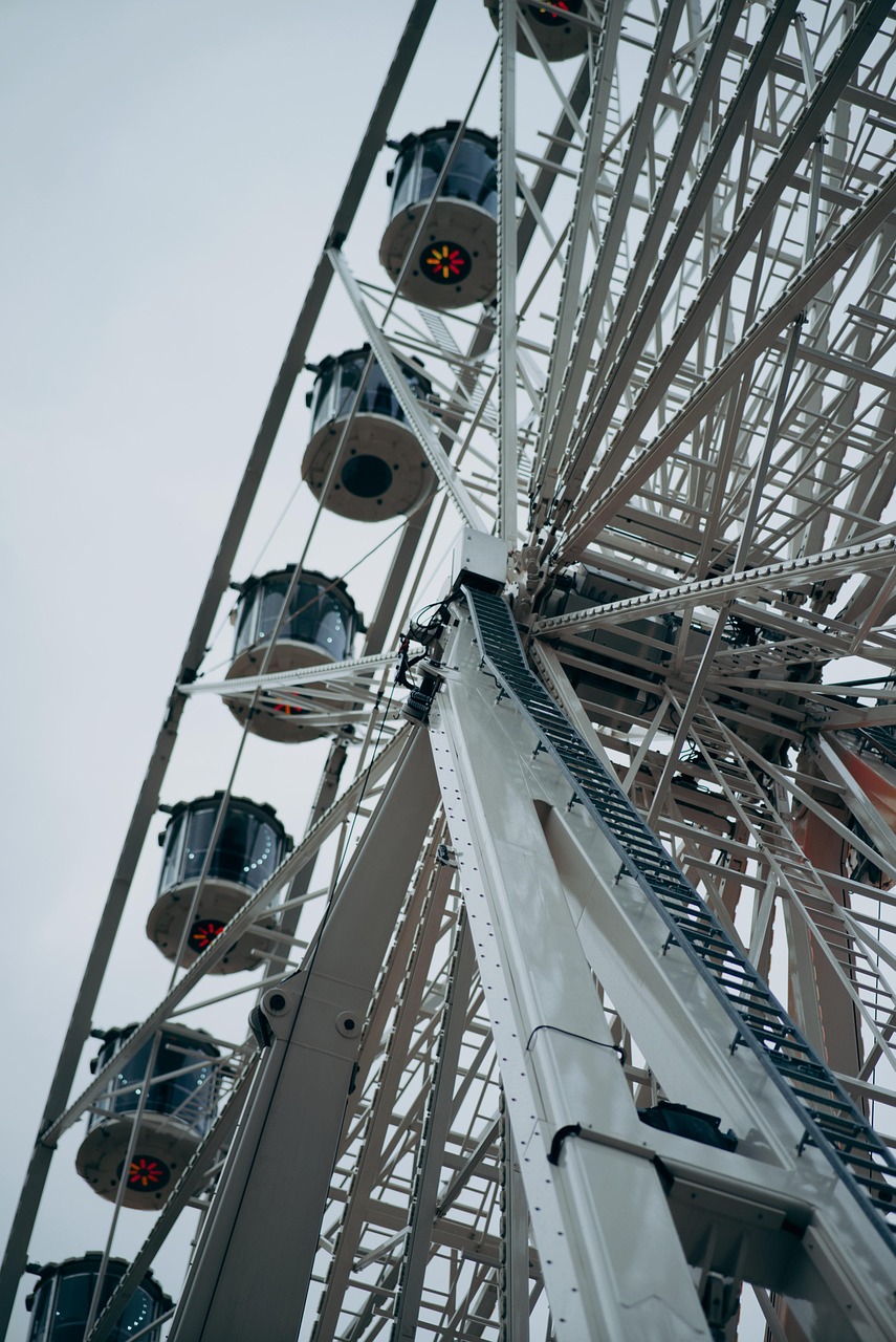 découvrez en famille ou entre amis des sensations fortes et des attractions inoubliables dans notre parc à thème. divertissement garanti pour petits et grands !