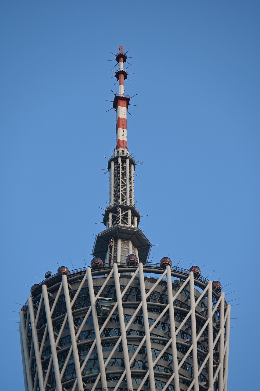 découvrez guangzhou, une métropole dynamique de chine, célèbre pour son riche patrimoine culturel, sa délicieuse cuisine cantonaise et ses modernes infrastructures. explorez ses marchés animés, ses gratte-ciel impressionnants et ses sites historiques fascinants.
