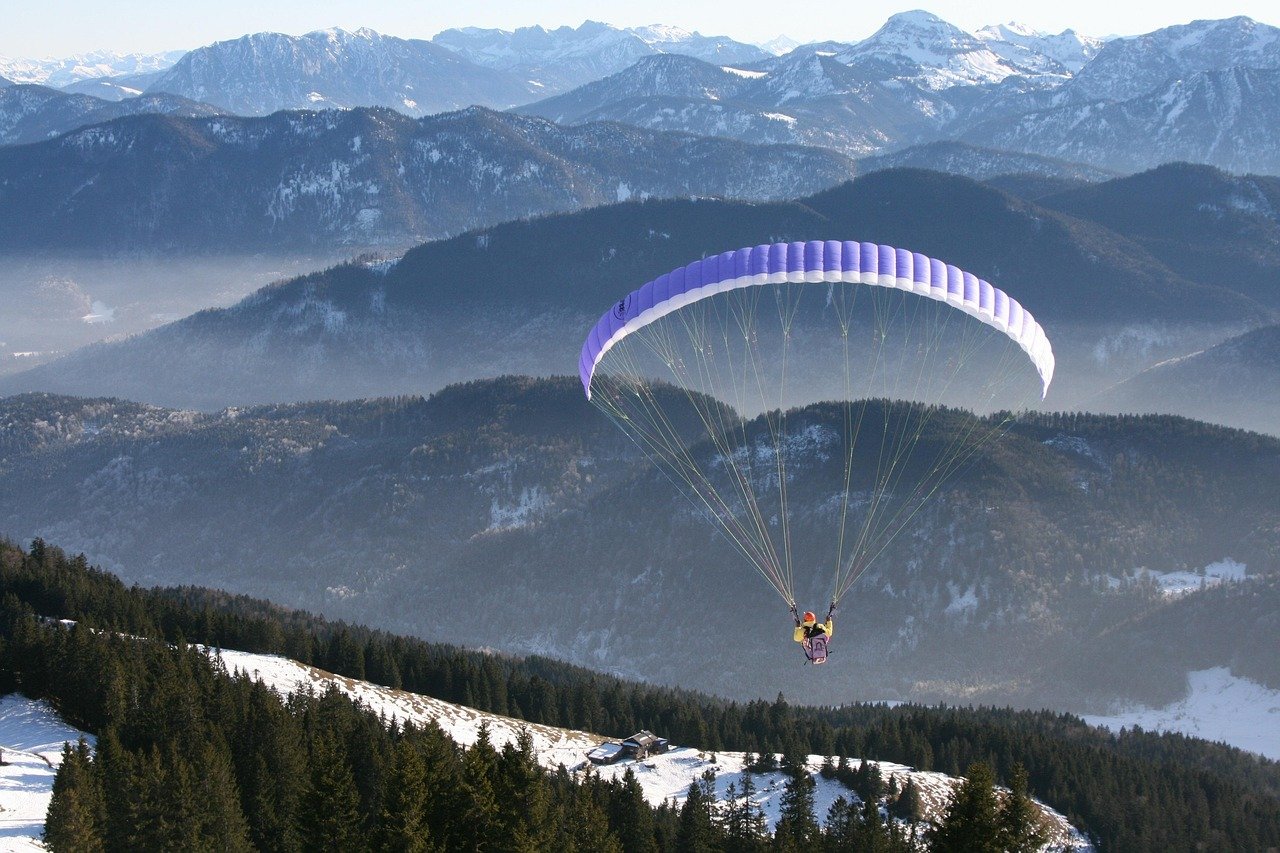 découvrez les majestueuses alpes, une destination idéale pour les passionnés de nature, de sports d'hiver et d'aventures en plein air. explorez des paysages à couper le souffle entre sommets enneigés, lacs cristallins et villages pittoresques. que vous soyez amateur de ski, de randonnée ou de gastronomie, les alpes offrent une expérience inoubliable.
