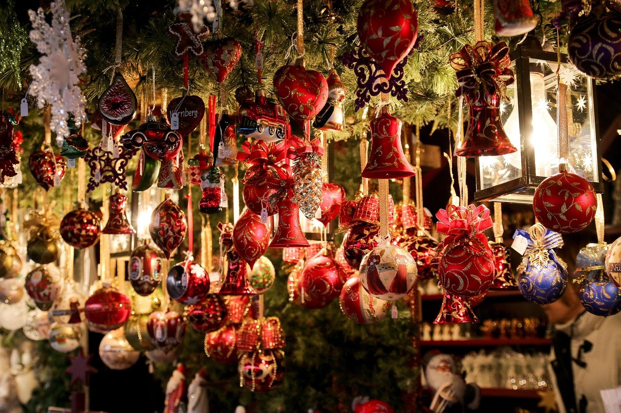 découvrez les traditions fascinantes et les célébrations emblématiques qui rythment les cultures à travers le monde. plongez dans l'univers des fêtes authentiques, des rituels chargés d'histoire et des moments de joie partagés en famille et entre amis.