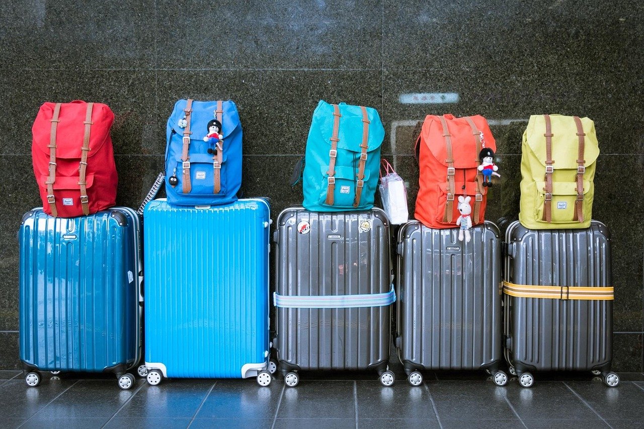 découvrez notre vaste sélection de bagages de qualité, alliant style et praticité pour tous vos voyages. trouvez le bagage parfait qui répond à vos besoins, que ce soit pour un week-end ou un long séjour.