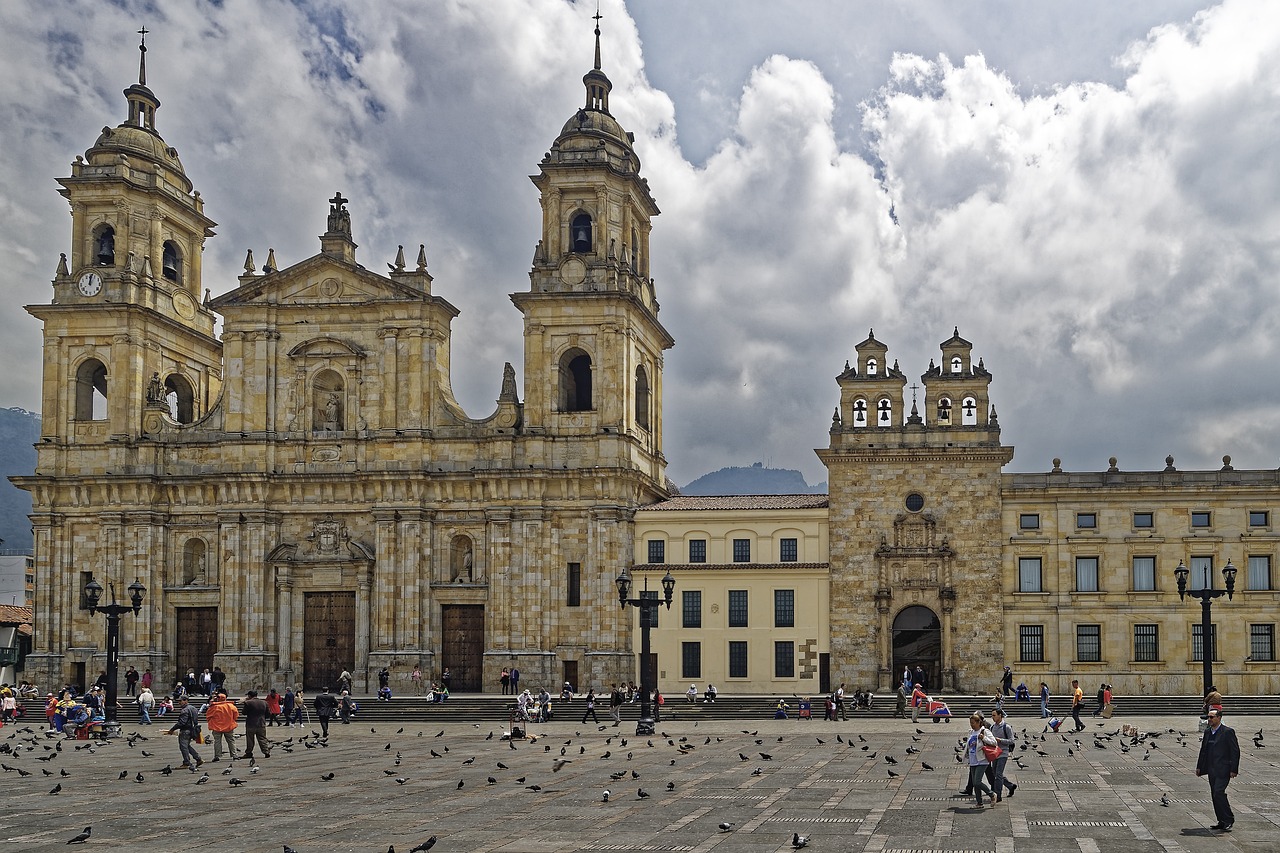 découvrez la colombie : un pays riche en culture, paysages époustouflants, gastronomie authentique et villes vibrantes comme bogota, medellín et carthagène. préparez votre voyage et explorez ses trésors naturels et historiques.