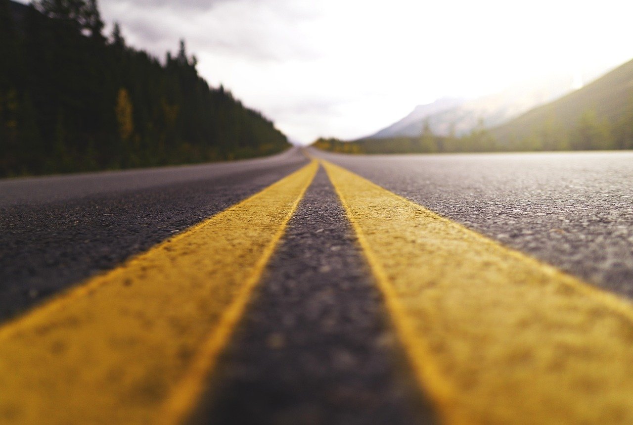 découvrez l'aventure ultime avec notre guide de road-trip : des itinéraires captivants, des conseils indispensables et des destinations à couper le souffle pour un voyage inoubliable sur la route.