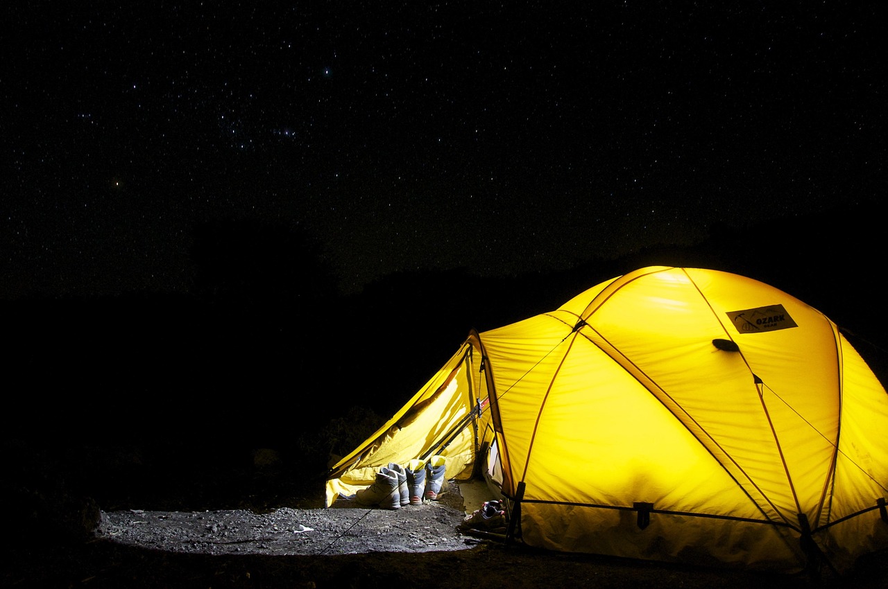 découvrez notre sélection de tentes légères, idéales pour le camping, la randonnée et les aventures en plein air. faciles à transporter, rapides à installer et conçues pour vous offrir confort et protection où que vous soyez.