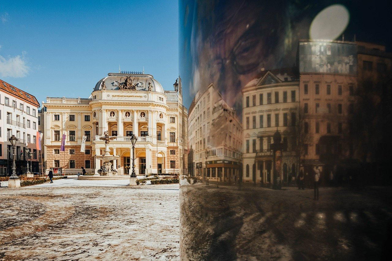 découvrez l'élégance et l'histoire des bâtiments historiques, témoins d'un patrimoine architectural riche. plongez au cœur de leur origine et de leurs histoires fascinantes, tout en explorant leur rôle dans notre culture et notre société.
