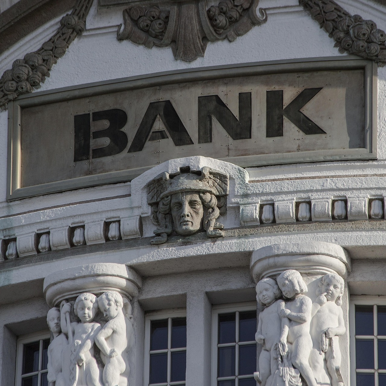 découvrez les causes, conséquences et solutions à la crise du logement : analyse de la pénurie, difficultés d’accès et initiatives pour améliorer la situation en france.