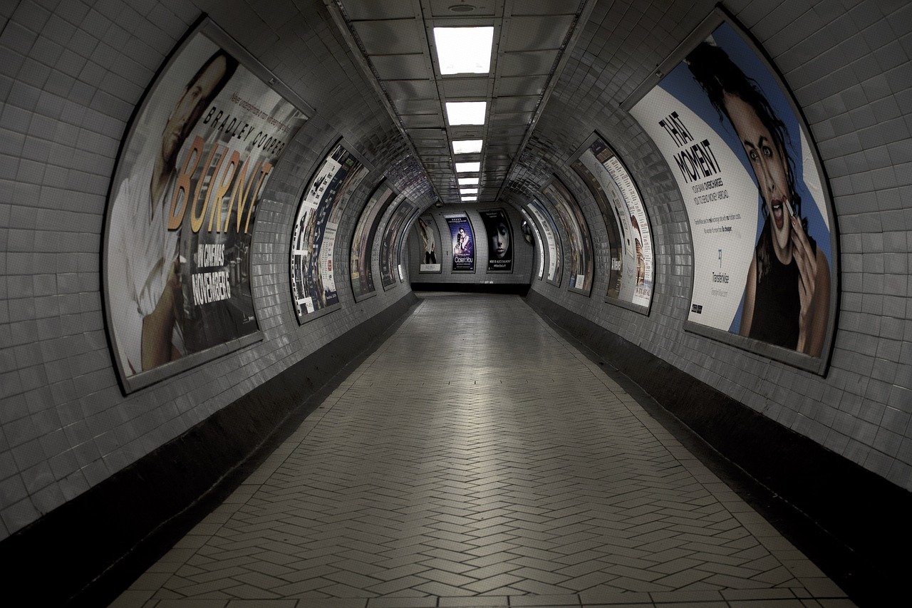 découvrez l'importance et les avantages des transports publics dans votre quotidien. apprenez comment ces solutions de mobilité contribuent à un environnement plus sain, à la réduction du trafic et à l'accessibilité de nos villes. explorez les différents modes de transport public et leur impact sur la société.