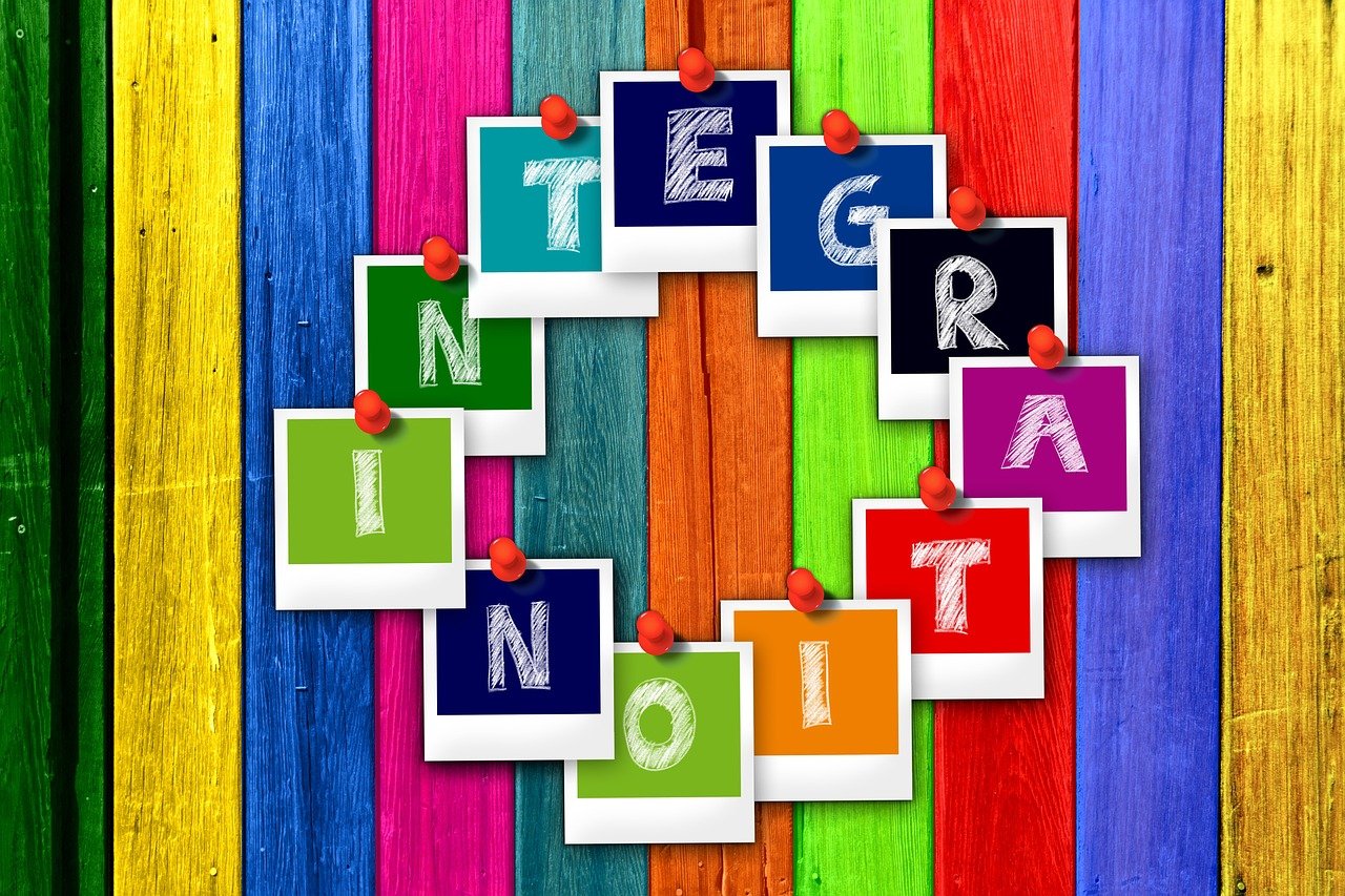 découvrez les enjeux et les bénéfices de l'intégration culturelle, un processus clé qui favorise la coexistence harmonieuse entre différentes cultures, enrichissant ainsi les communautés et promouvant le respect mutuel.