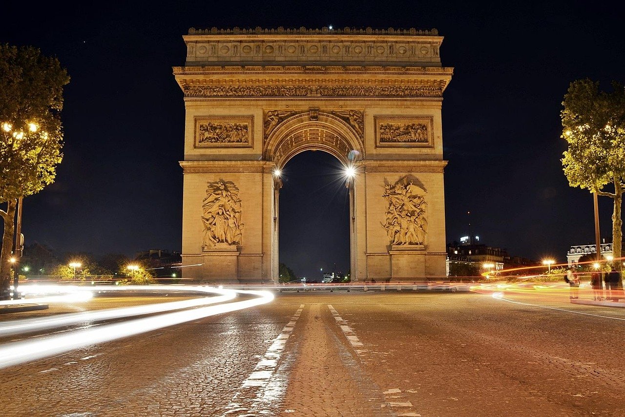 découvrez les capitales européennes, des villes chargées d'histoire et de culture. explorez leur patrimoine unique, leurs paysages séduisants et les attractions incontournables qui font de chaque capitale un lieu d'évasion fascinant.