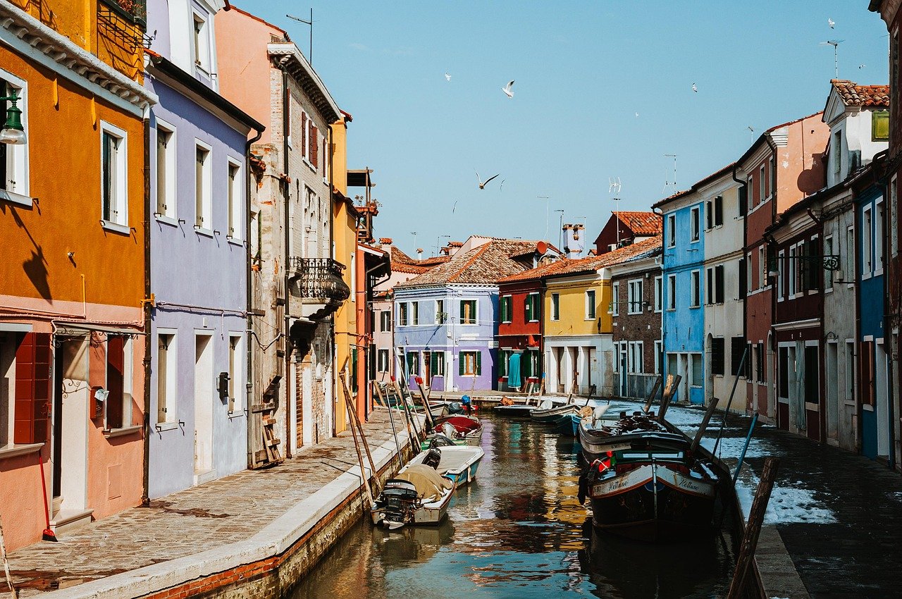 découvrez les meilleures destinations de voyage à travers le monde. que vous rêviez de plages idylliques, de montagnes majestueuses ou de villes historiques, trouvez l'inspiration pour votre prochaine aventure et explorez des lieux fascinants qui éveilleront votre sens de l'aventure.