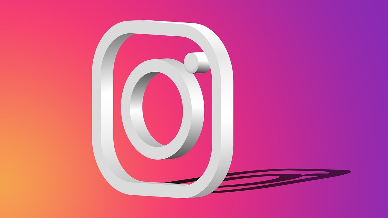 découvrez comment utiliser instagram pour partager vos photos, vidéos et stories, suivre des influenceurs et rester connecté avec vos amis. explorez les meilleures astuces et tendances du célèbre réseau social.