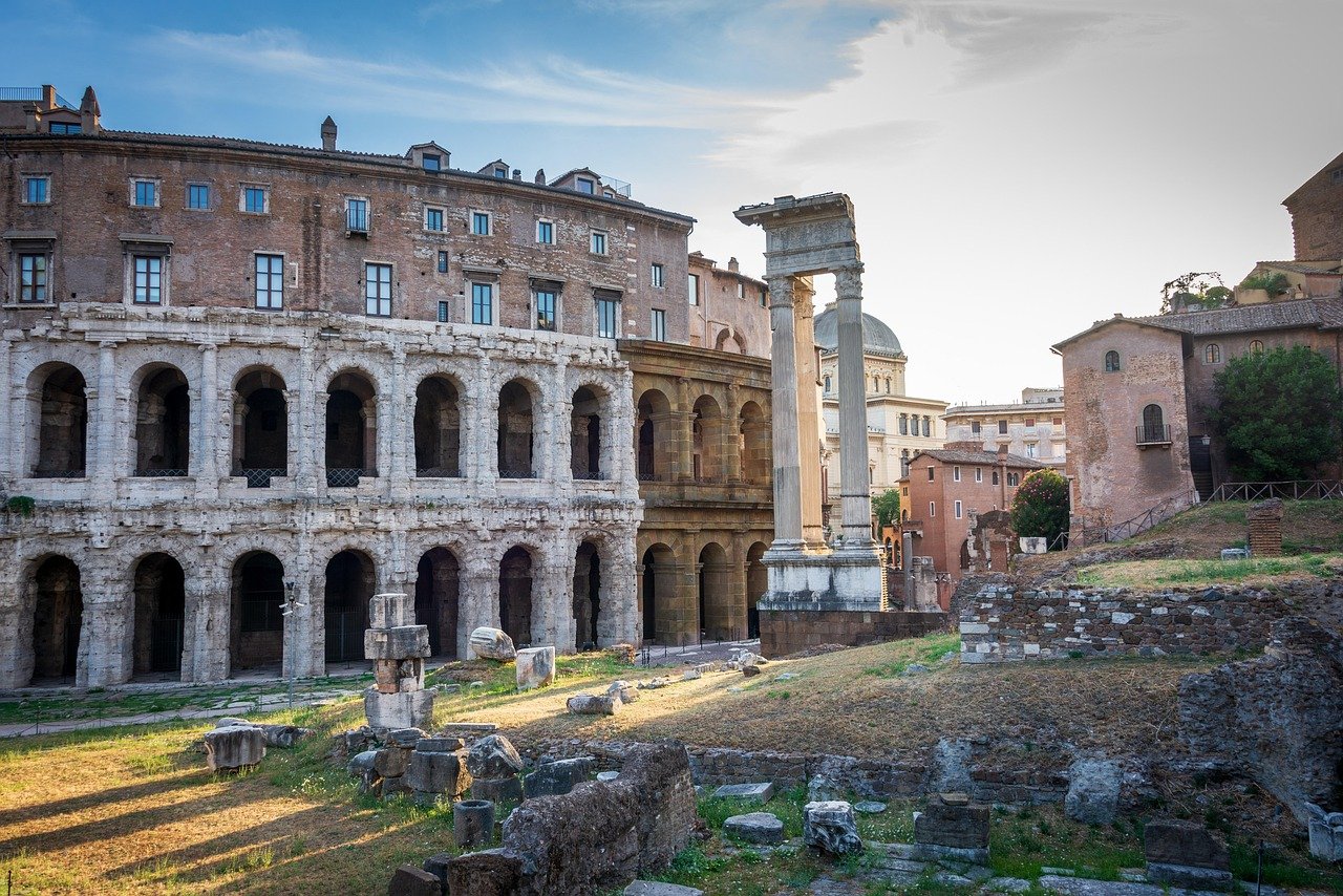 découvrez les monuments historiques les plus emblématiques qui témoignent du riche patrimoine culturel et architectural de notre monde. explorez leur histoire fascinante et laissez-vous inspirer par leur beauté intemporelle.