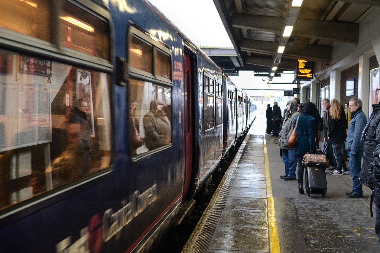 Voyager à travers l’Europe en train : astuces infaillibles pour des vacances inoubliables