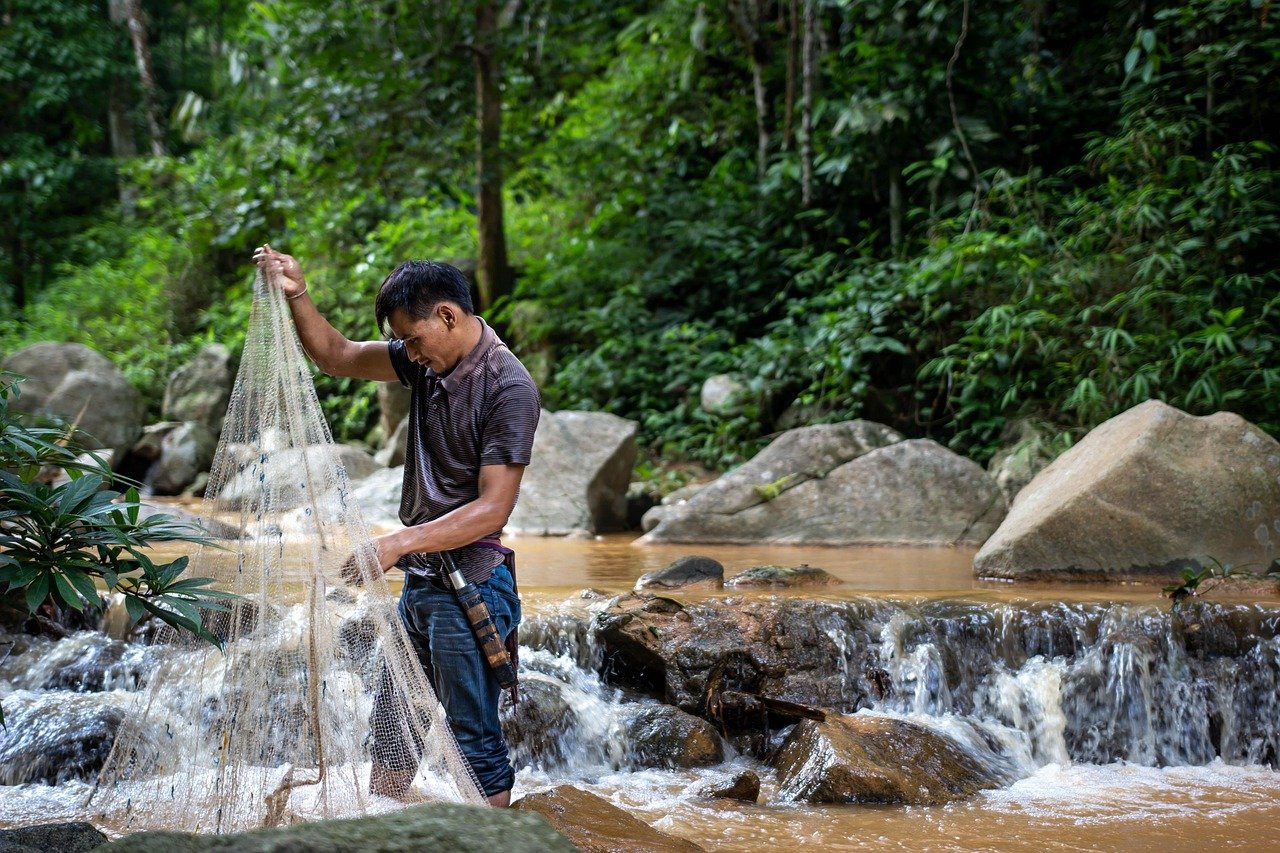 Traditions de pêche : pratiques ancestrales encore vivantes