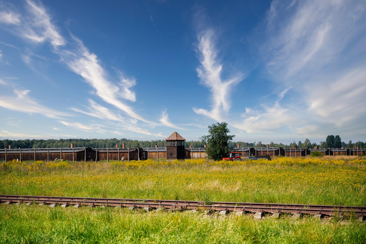 Visiter Auschwitz depuis Cracovie en 2026 : le guide pratique et détaillé de La Souris