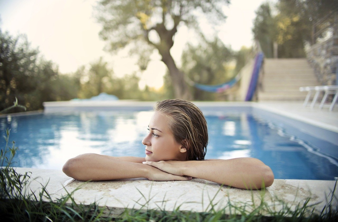 Hébergements avec piscine : où se rafraîchir cet été