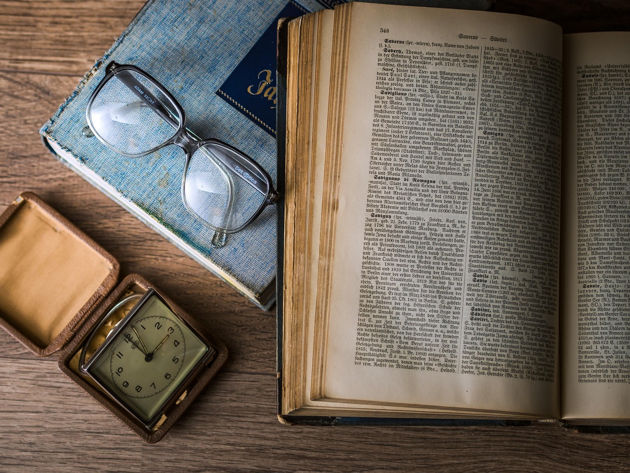 Montres vintage et précision helvétique : les alliées des aventuriers