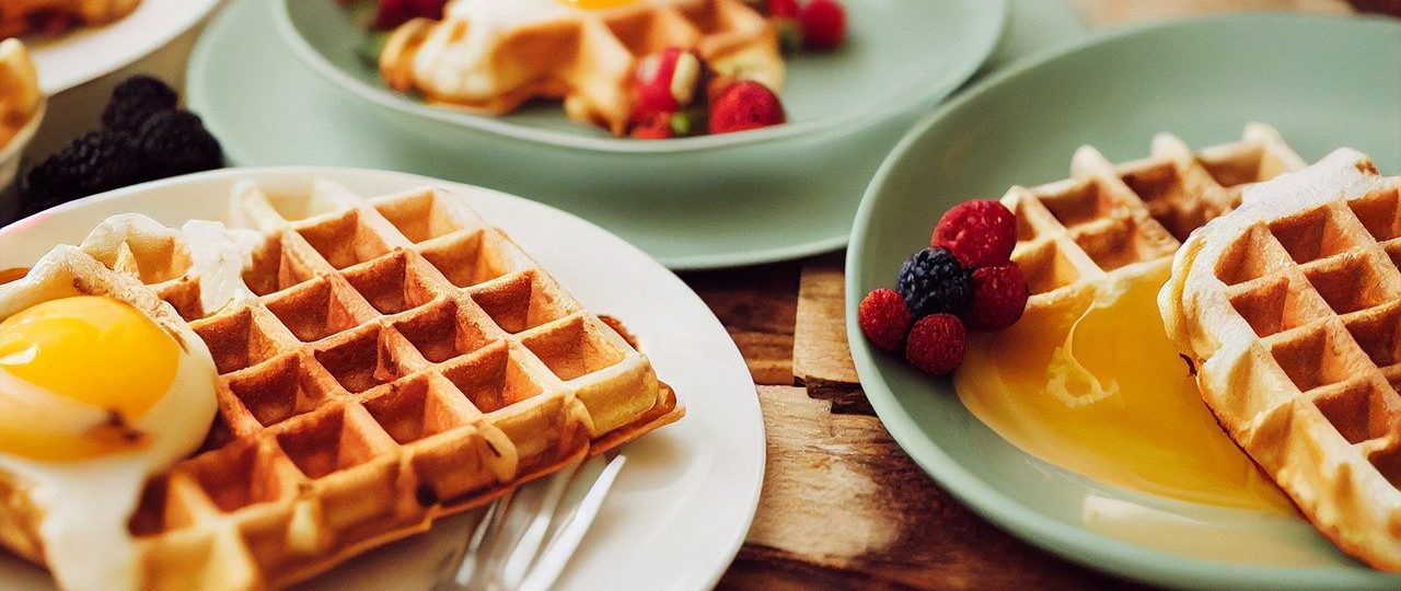 découvrez l'art du brunch avec nos recettes délicieuses et inspirations variées. que ce soit pour un repas entre amis ou un moment de détente en famille, nos brunches allient saveurs sucrées et salées pour égayer vos matinées !