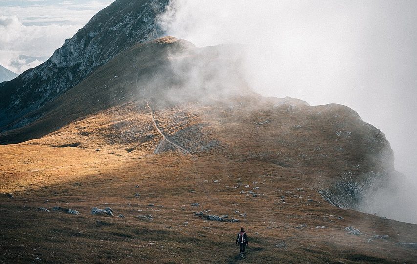 découvrez des hébergements uniques et immersifs pour vos aventures en pleine nature. que ce soit dans des cabanes perchées, des tentes luxueuses ou des refuges de montagne, trouvez l'évasion parfaite pour des souvenirs inoubliables. réservez votre séjour d'aventure dès aujourd'hui!