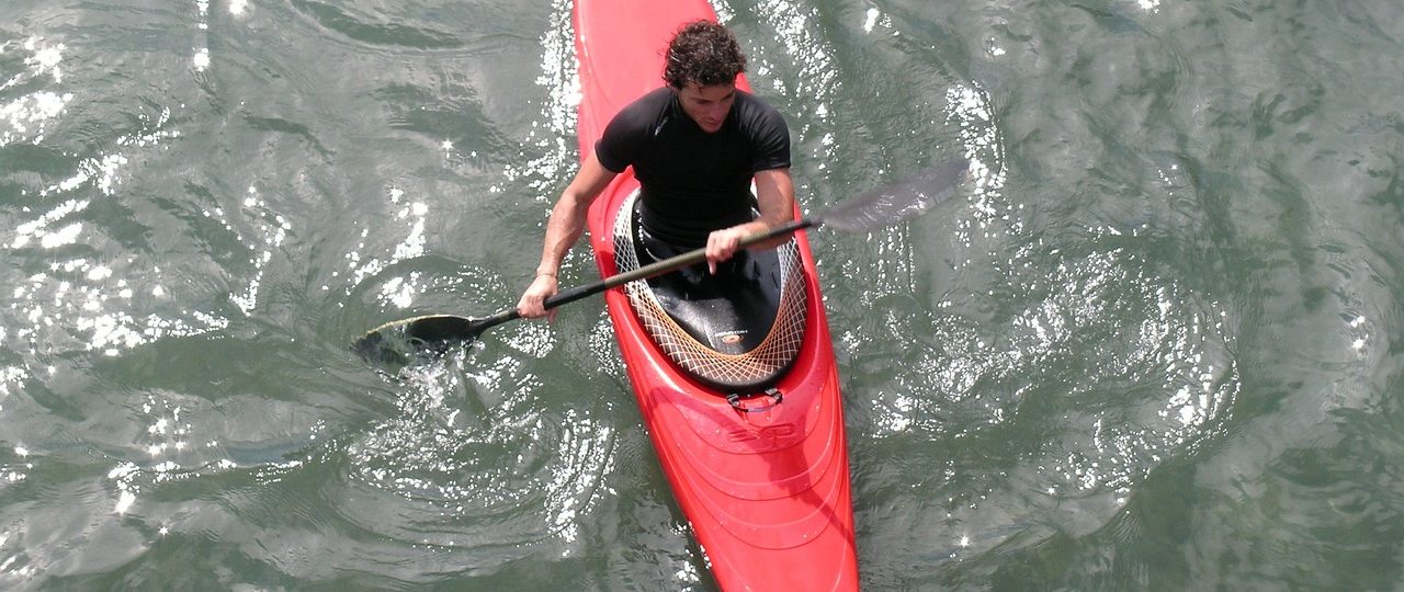 découvrez les plaisirs du canoë-kayak, une activité nautique captivante idéale pour explorer des rivières, des lacs et la nature. que vous soyez débutant ou expert, vivez des aventures inoubliables sur l'eau tout en renforçant votre lien avec l'environnement.