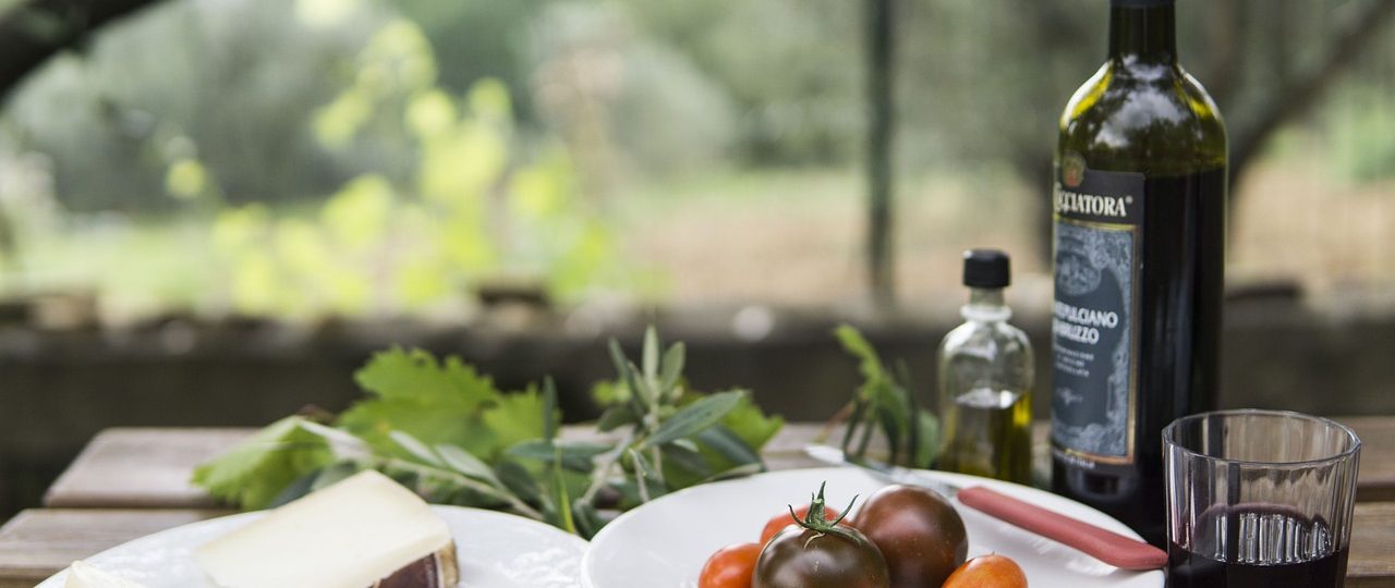 découvrez l'harmonie parfaite entre le vin et le fromage avec notre guide complet. apprenez à marier les saveurs, choisissez les accords idéaux et explorez des conseils pour des dégustations inoubliables.