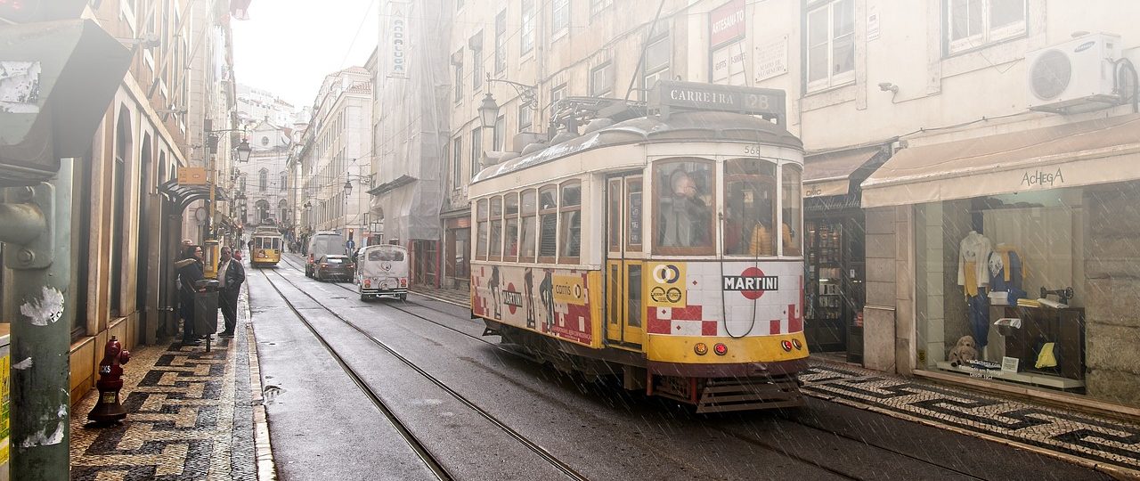 découvrez la beauté et la richesse culturelle du portugal, un pays aux paysages enchanteurs, à la gastronomie savoureuse et à l'héritage historique fascinant. explorez ses villes vibrantes comme lisbonne et porto, et profitez de ses plages ensoleillées.