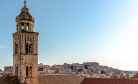 découvrez la beauté envoûtante de la croatie, un pays aux paysages époustouflants, riche en histoire, culture et gastronomie. explorez ses îles paradisiaques, ses parcs nationaux préservés et son patrimoine architectural unique, tout en profitant de la chaleur du soleil méditerranéen.