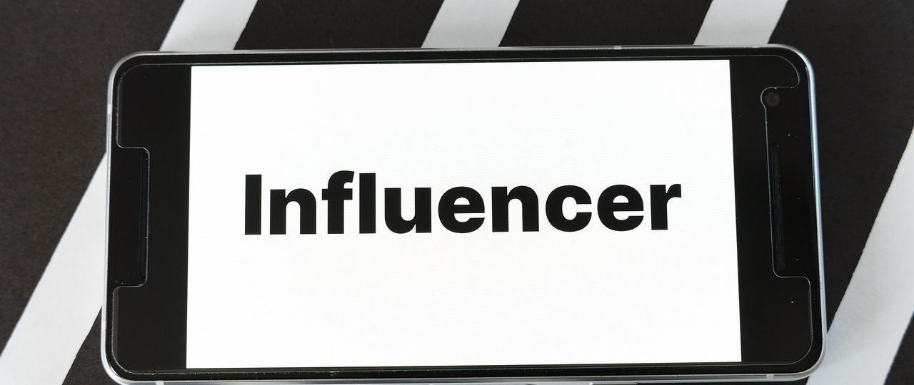 découvrez le pouvoir du marketing d'influence pour booster votre marque. apprenez comment collaborer avec des influenceurs pour atteindre vos objectifs marketing et toucher de nouveaux publics grâce à des stratégies personnalisées et des campagnes authentiques.