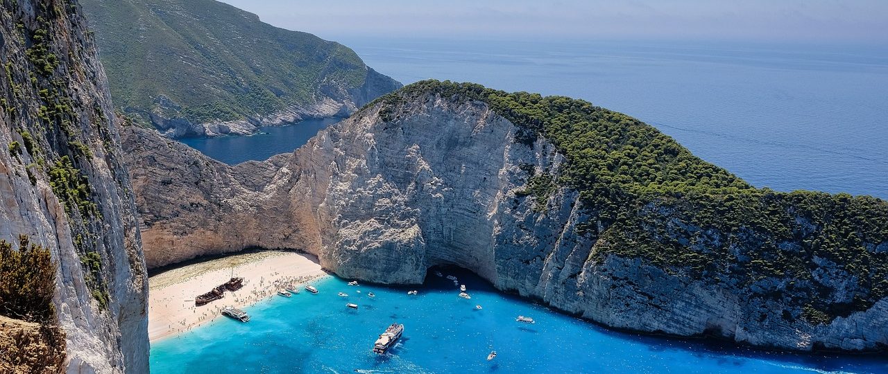 découvrez la beauté envoûtante de la méditerranée : des paysages époustouflants, une culture riche et une cuisine savoureuse qui éveillent vos sens. plongez dans l'histoire et la diversité des pays méditerranéens.