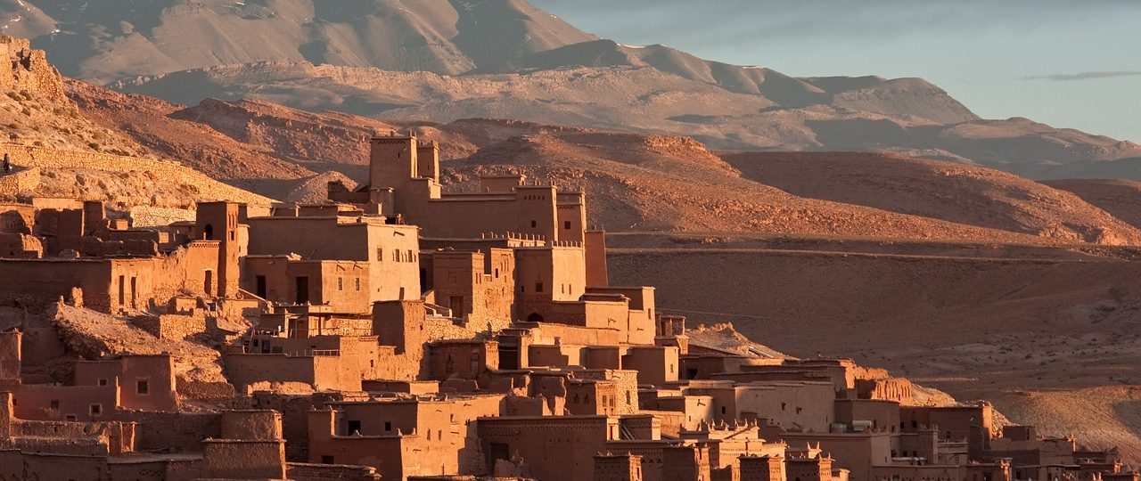 découvrez l'univers fascinant de la casbah, un symbole emblématique de l'architecture méditerranéenne, où l'histoire se mêle à la culture. explorez ses ruelles pittoresques, ses maisons traditionnelles et plongez dans l'ambiance authentique de ce quartier historique.