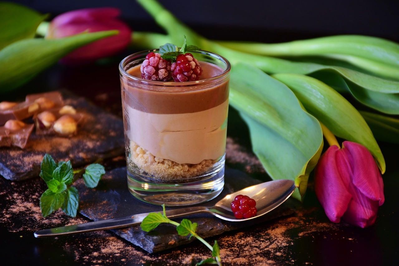 découvrez des recettes de desserts irrésistibles qui raviront vos papilles. que vous soyez amateur de douceurs chocolatées, de fruits frais ou de pâtisseries classiques, notre sélection vous offre des options pour chaque occasion. réalisez des créations gourmandes et impressionnez vos convives avec des desserts faits maison.