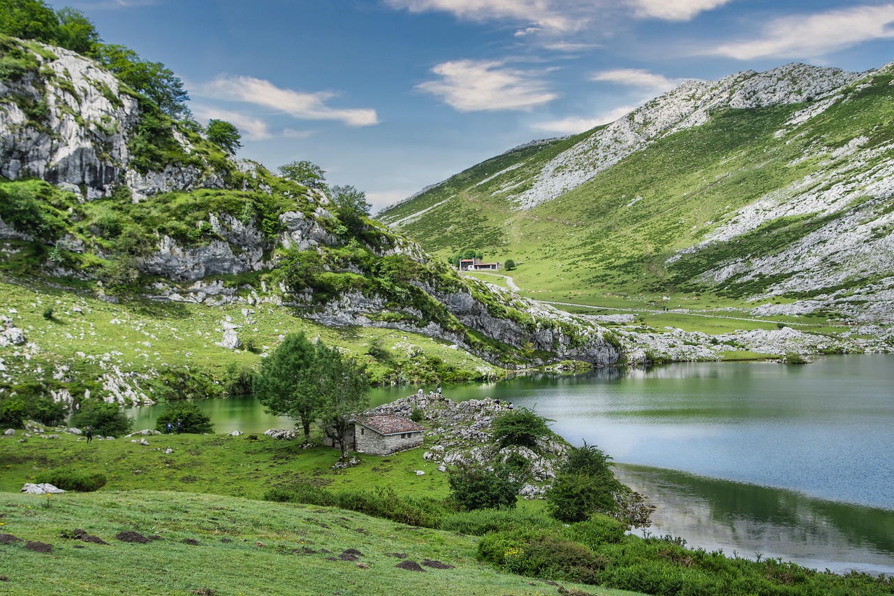 découvrez les meilleures destinations montagneuses pour vos prochaines escapades. profitez de paysages à couper le souffle, d'activités en plein air variées et d'une ambiance relaxante au cœur des montagnes.