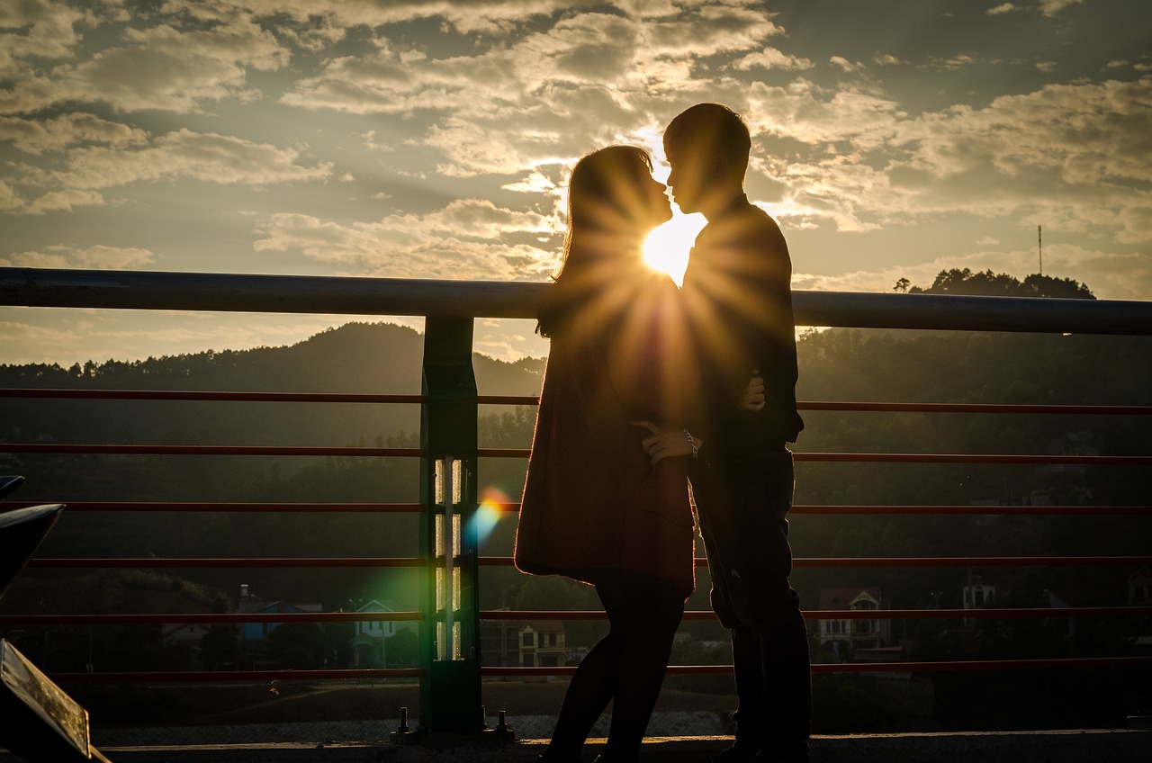 découvrez des escapades romantiques inoubliables pour raviver la flamme de l'amour. que ce soit dans un chalet cozy, au bord de la mer ou dans une ville européenne pittoresque, trouvez l'évasion parfaite pour partager des moments magiques avec votre partenaire.