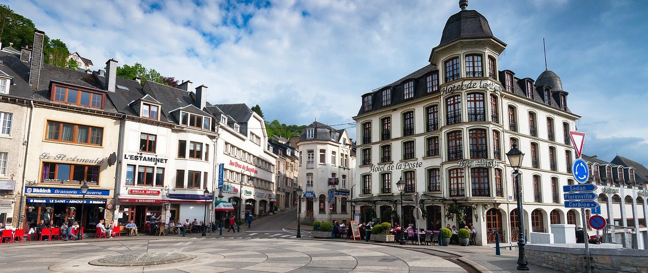 découvrez les ardennes, une région naturelle riche en paysages verdoyants, forêts épaisses et charmants villages. parfaite pour les randonnées, le vélo et l'exploration, les ardennes vous promettent une aventure inoubliable au coeur de la nature.