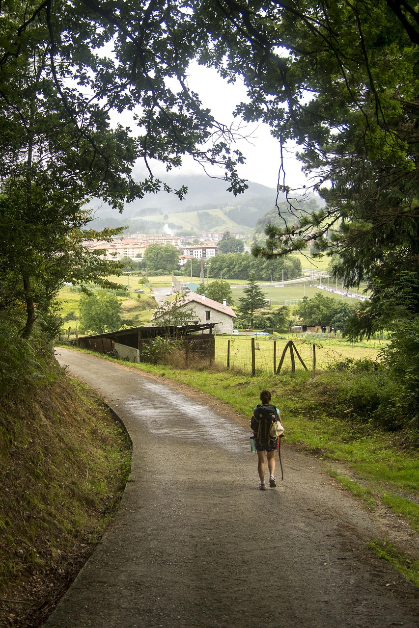 découvrez l'art du backpacking : vivez des aventures inoubliables, explorez des paysages époustouflants et apprenez à voyager léger tout en vous immergeant dans de nouvelles cultures.