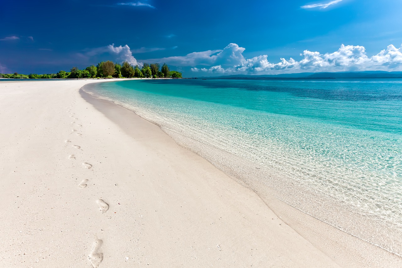 découvrez les plus belles plages du monde, des paysages de sable fin aux eaux cristallines. profitez de moments de détente, de sports nautiques et de sunsets idylliques. embarquez pour une escapade balnéaire inoubliable!