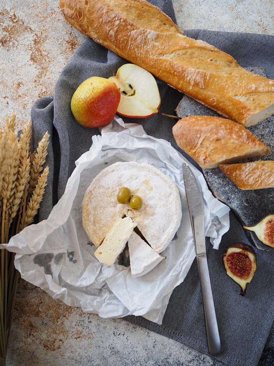 découvrez le monde fascinant du fromage : des variétés artisanales aux fromages à pâte molle, apprenez tout sur les goûts, les textures et les accords parfaits. que vous soyez un amateur de fromage ou un novice, explorez nos conseils pour apprécier chaque bouchée.