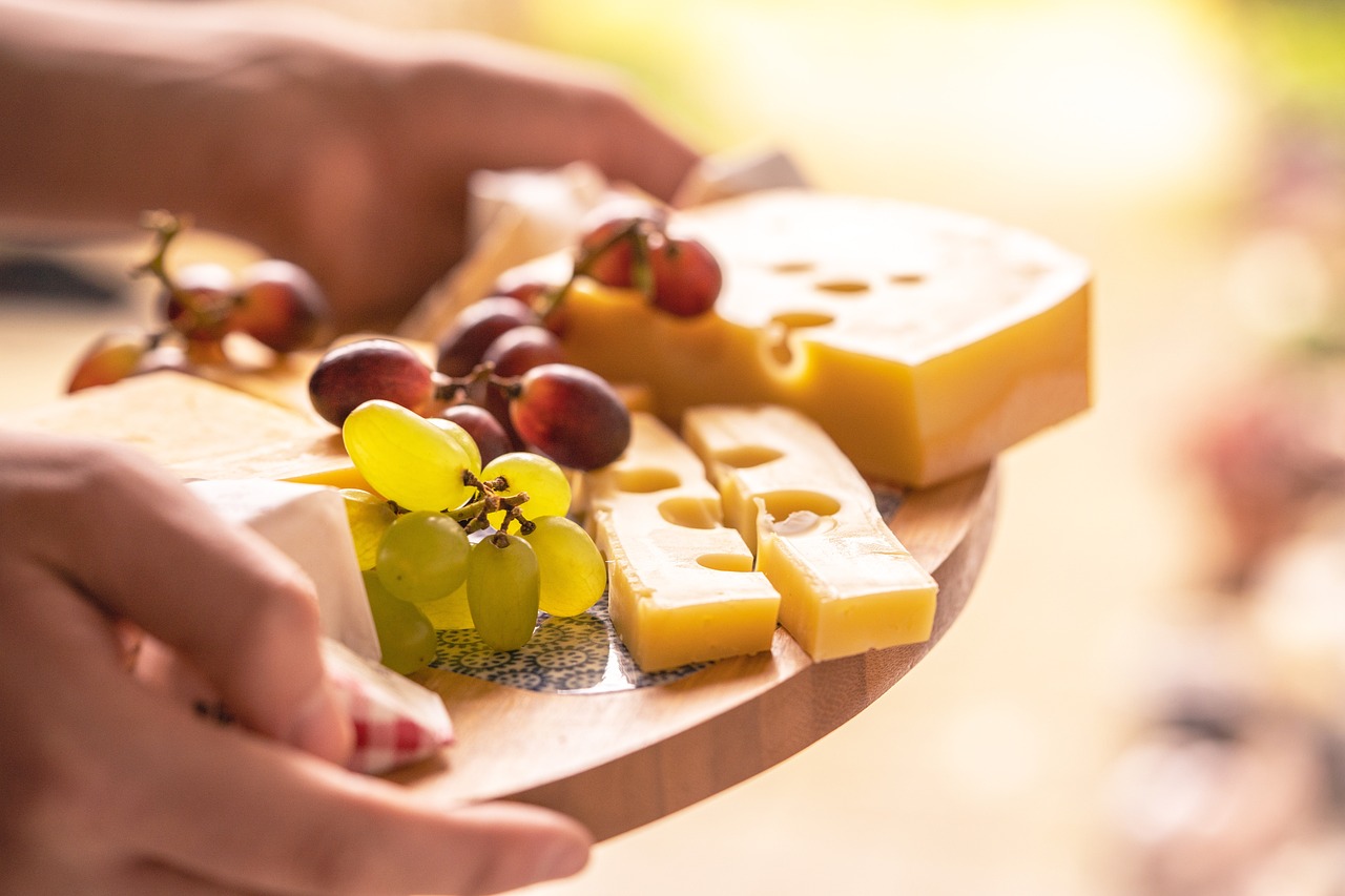 découvrez l'univers savoureux des fromages ! variez les plaisirs avec notre sélection de fromages artisanaux, affinés et créatifs, pour sublimer vos plats et apéritifs. idéal pour les gourmets en quête de qualité et d'authenticité.