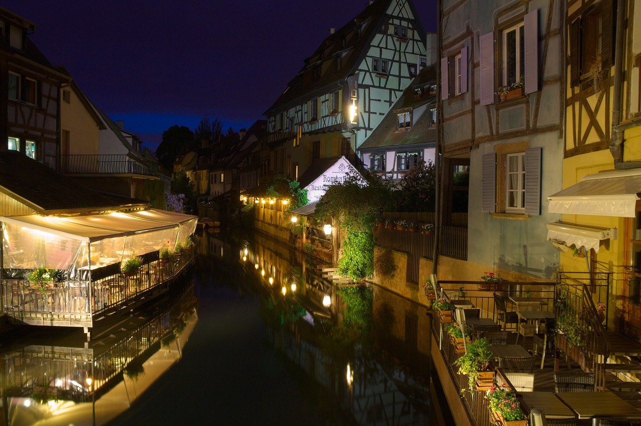 découvrez colmar, une ville pittoresque d'alsace, connue pour ses maisons à colombages colorées, ses canaux charmants et son ambiance féerique. explorez ses marchés, ses musées et ses spécialités culinaires dans un cadre enchanteur.