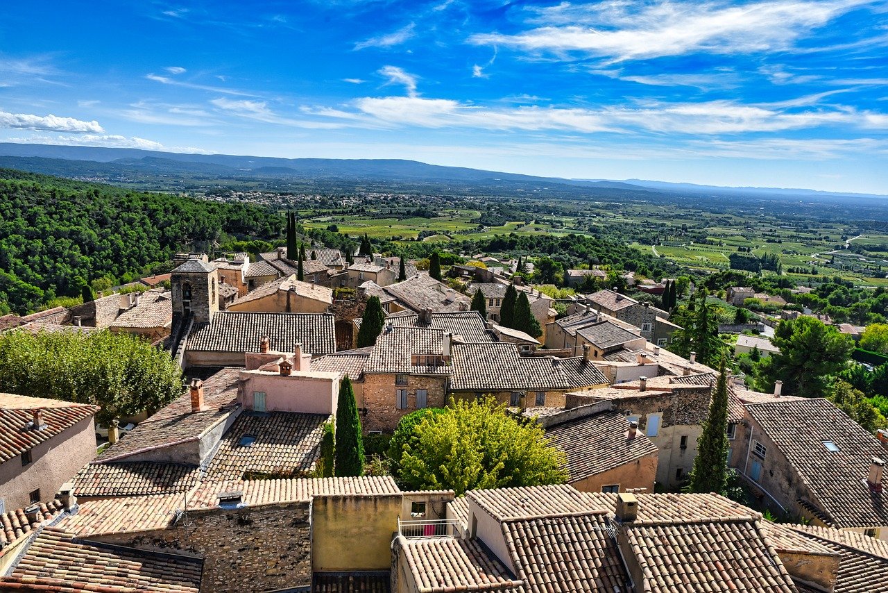 découvrez les monuments historiques qui jalonnent le temps et témoignent de notre riche patrimoine culturel. explorez des sites emblématiques, des architectures remarquables et des vestiges du passé qui nous racontent l'histoire de notre civilisation.