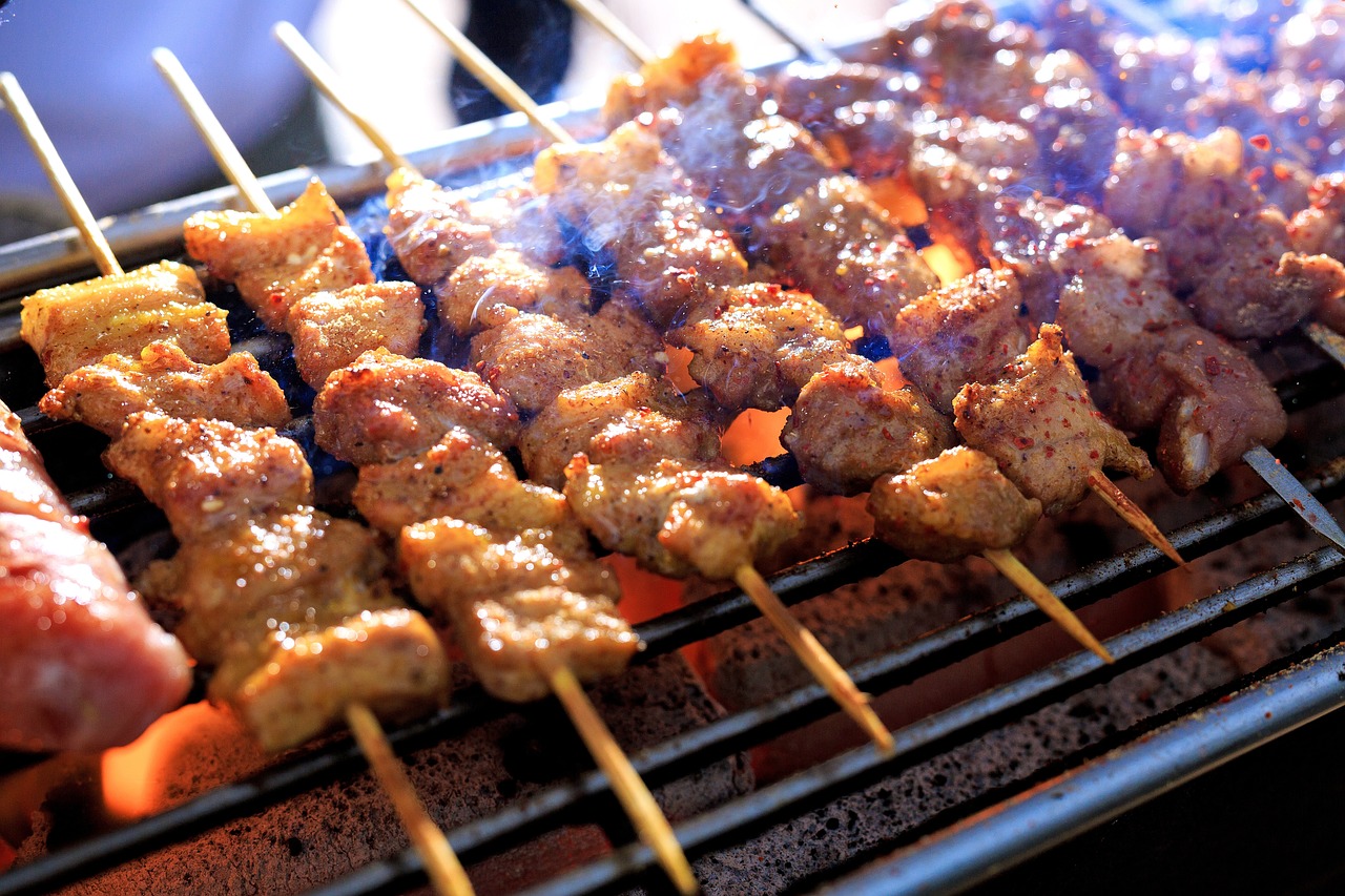 dĂ©couvrez l'univers de la street food : des saveurs exotiques, des recettes authentiques et des expĂ©riences culinaires uniques Ă chaque coin de rue. parfait pour les gourmands en quĂȘte de nouvelles aventures gustatives!