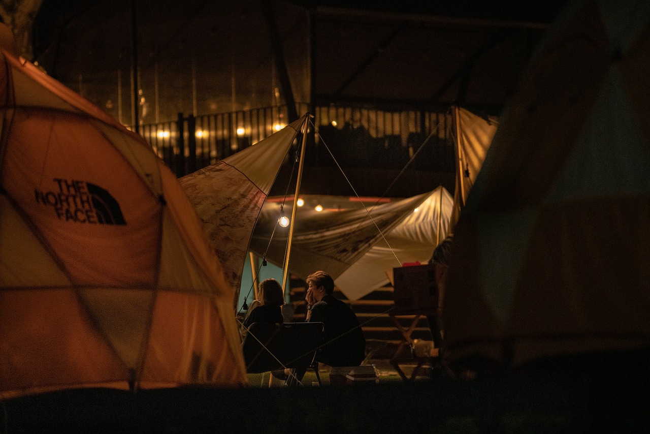 découvrez des emplacements de camping insolites qui vous emmèneront hors des sentiers battus. que ce soit dans des cabanes perchées, des yourtes ou des endroits en pleine nature, vivez une expérience unique en pleine nature. parfait pour les aventuriers en quête de nouveauté!